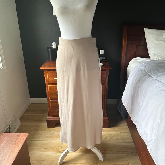 NWT Taupe Midi Skirt - Size S - Picture 3 of 4
